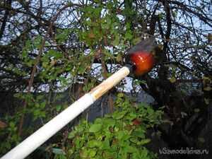 Самодельное приспособление для сбора плодов (яблок, груш и т.п.) со сборной, удлиняющейся рукояткой и быстросменными плодосъемниками