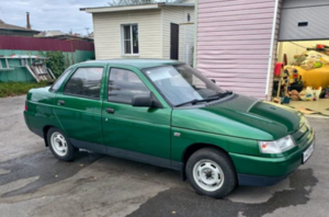 Идеальный ВАЗ-2110 из 90-х продают в России за 750 тысяч рублей