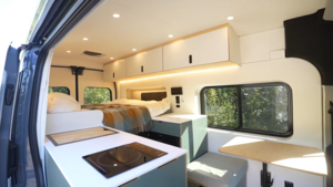 Как превратить обычный фургон в стильный дом на колесах с помощью набора Foundation Kit