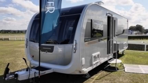 Семейный прицеп Skyliner 2026 года: европейский комфорт и стиль по доступной цене