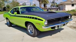 Редкий Plymouth AAR Cuda 1970 года восстановили за 5 лет: лимонно-зеленый шедевр