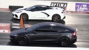 Редкий Chevrolet Corvette R дважды разгромил Tesla Model 3 Performance на дрэг-стрипе