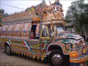 Пакистанские грузовики: шедевры на колесах