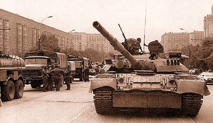 Т-80: последний танк Советского Союза, которому довелось пострелять по «Белому дому» 