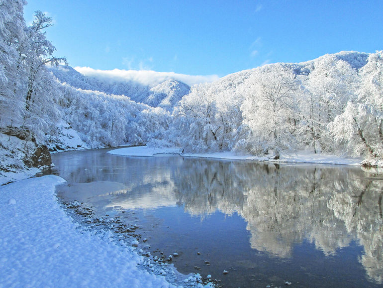 Три часа зимы: редкие фото заснеженной Адыгеи 