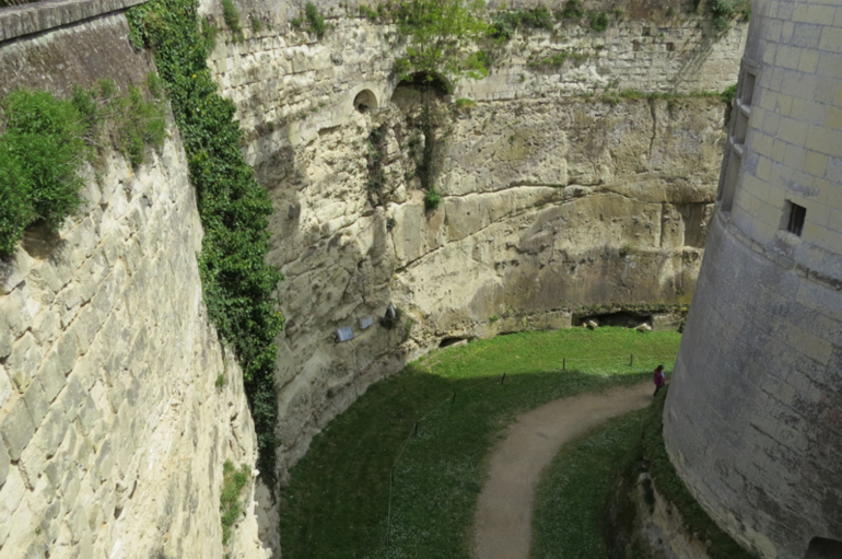 Замок Брезе: самый глубокий ров в Европе и 8 км подземных дорог 