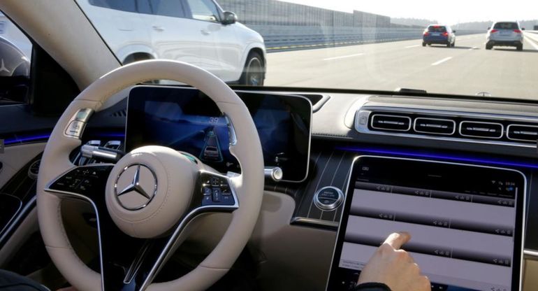 Электромобили к 2030 году будут приносить Mercedes половину выручки 