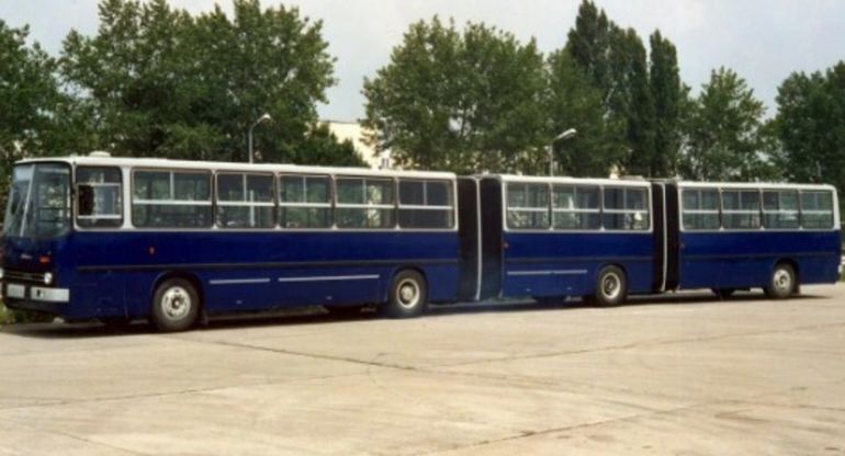 Трехсекционный огромный венгерский автобус Ikarus-293, который не запустили в серию 