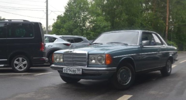 Mercedes-Benz W123 230: автоблогер рассказал о «немце» из семидесятых 