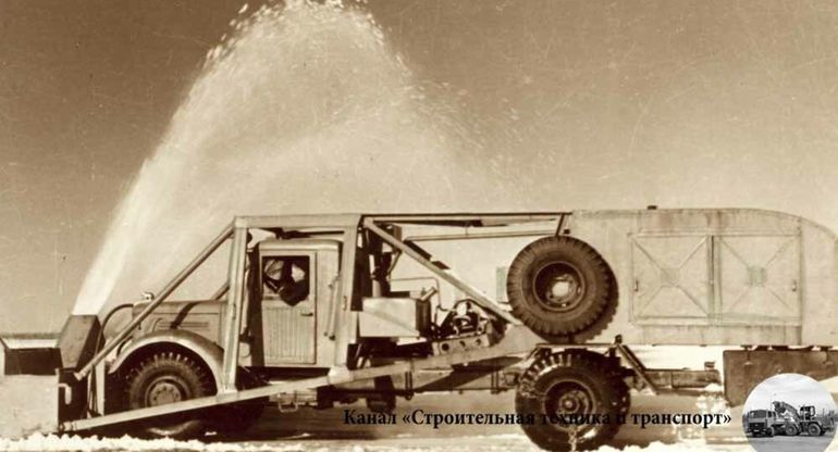 Первый советский снегоочиститель на автомобильном шасси 