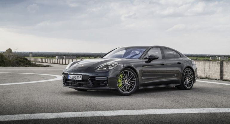 Обновленный Porsche Panamera вышел на тесты по заснеженным дорогам 