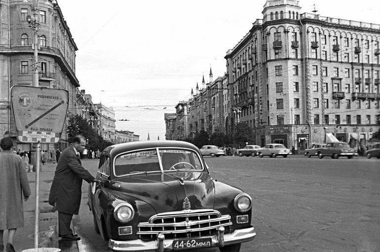 Немного московских машин Немного московских машин скорой, помощи, такси, подстанция, Такси, Бригада, Стоянка, Москвы, площадь, Свердлова, Маршрутное, Немного, Улица, Пушкинская, Подстанция, Советская, выезду, Разина, готовится, вызову
