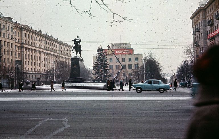 Немного московских машин Немного московских машин скорой, помощи, такси, подстанция, Такси, Бригада, Стоянка, Москвы, площадь, Свердлова, Маршрутное, Немного, Улица, Пушкинская, Подстанция, Советская, выезду, Разина, готовится, вызову