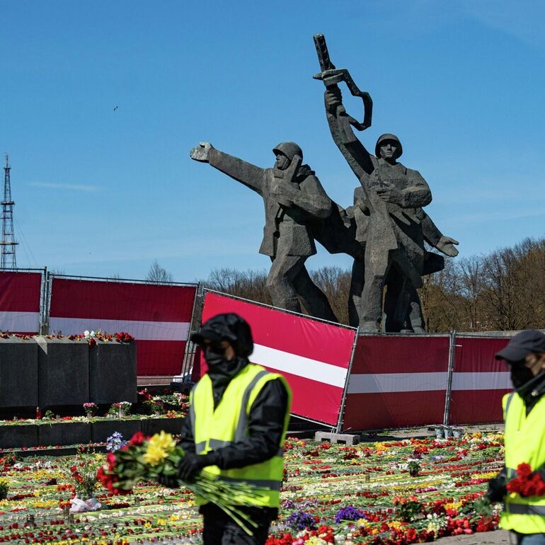 В Латвии допустили возможность отправки памятника освободителям Риги в РФ 