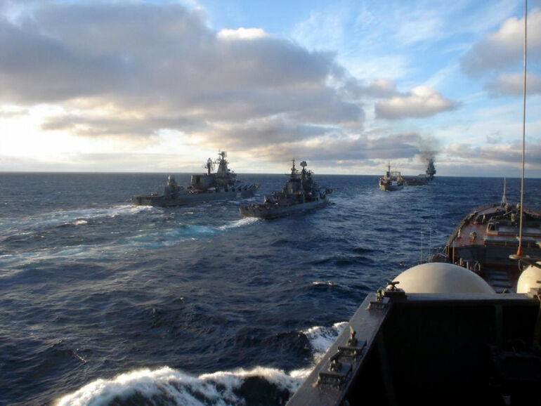 Военные ВКС и ВМФ провели совместные учения в Средиземном море 