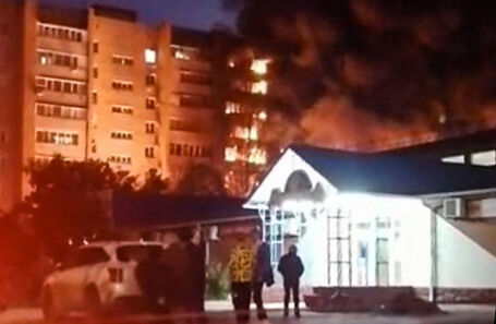 Военный самолет упал на многоэтажку в Краснодарском крае 