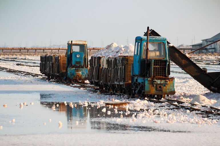 Как добывают соль в Крыму 