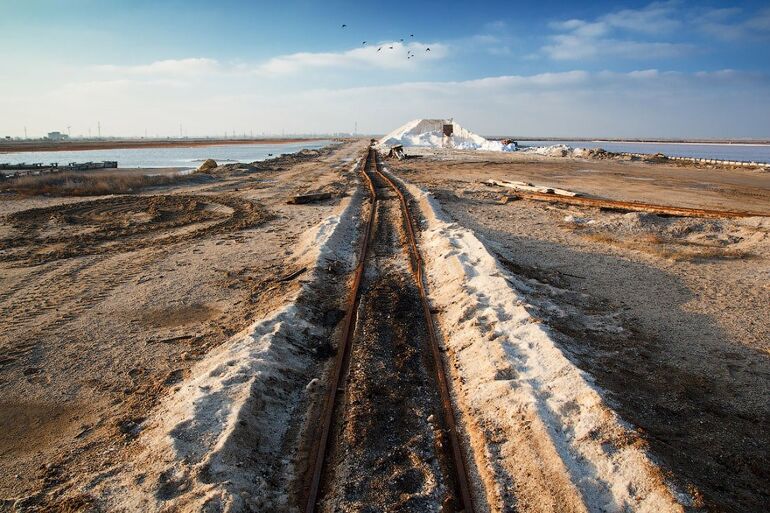 Как добывают соль в Крыму 