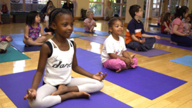 15 фактов о йоге: мнимая духовность и небезопасная физкультура 