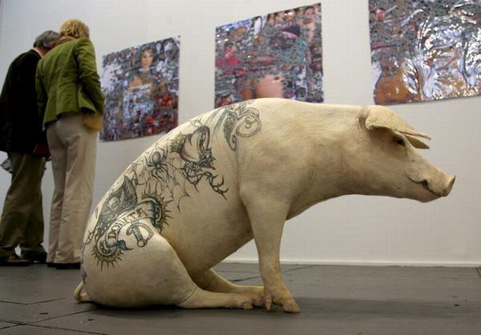 Салон татуировок для свиней 