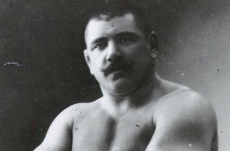 Николай Вахтуров — волжский богатырь