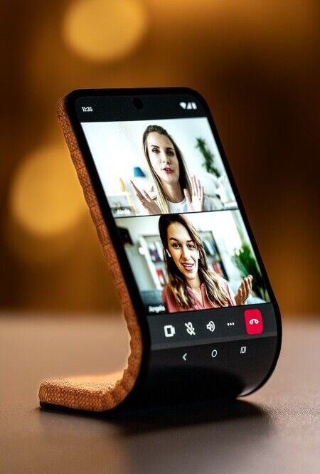Компания Motorola представила гибкий смартфон (8 фото + видео)