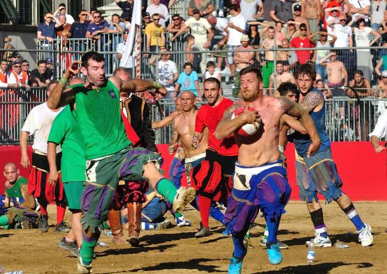 Флорентийский кальчо — самая жестокая разновидность футбола 