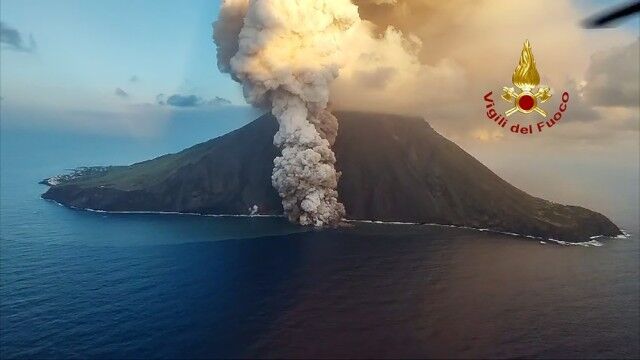 Фотоколлекция: вулканы за последние недели (13 фото)