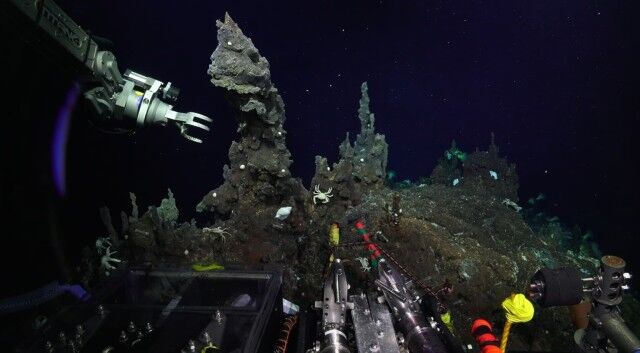 Интригующие факты о самом глубоком месте Земли — Марианской впадине (17 фото + видео)