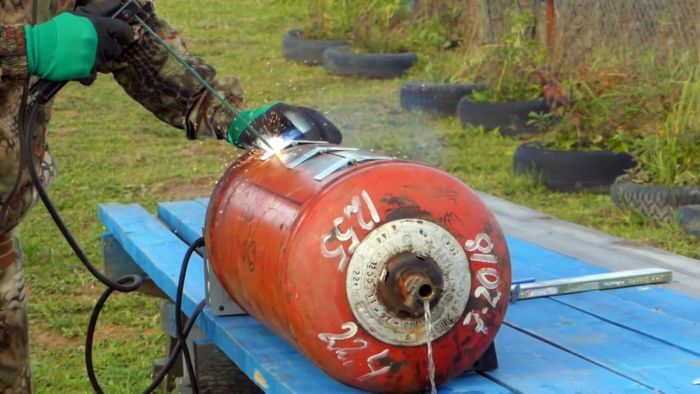 Мангал-барбекю из газового баллона своими руками Мангал-барбекю из газового баллона своими руками нужно, этого, стороны, баллона, отверстия, привариваются, линии, можно, мангал, будут, между, Далее, вентиль, ширину, Затем, шампуров, сделать, баллон, болгаркой, дверцы