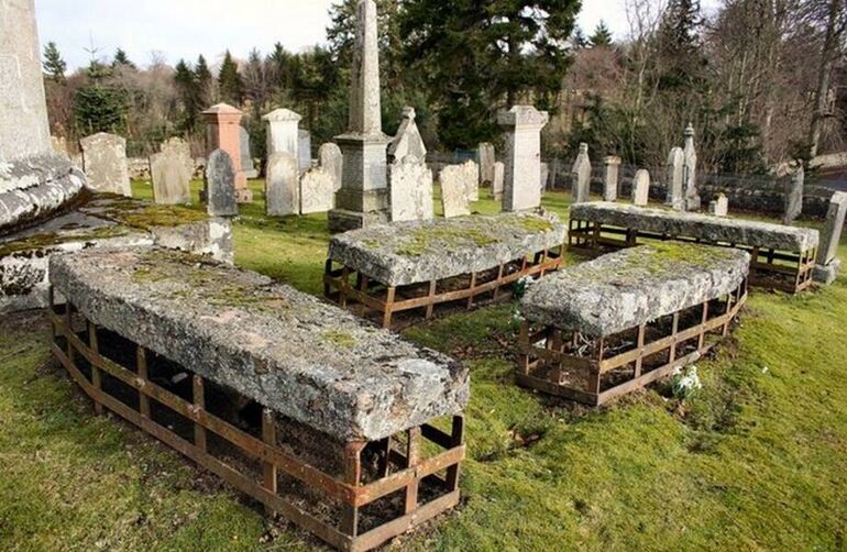 Когда медицина требовала жертв: для чего в Британии создавали могильные сейфы