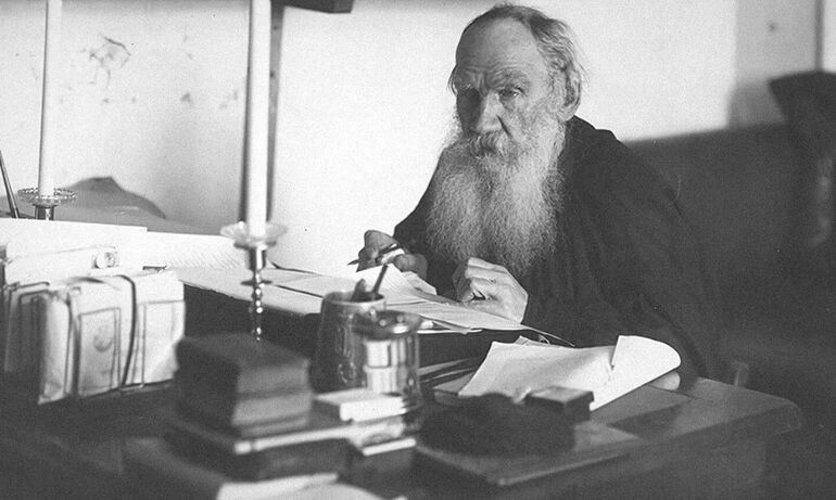 Учимся у классиков: как поздравить с Новым годом