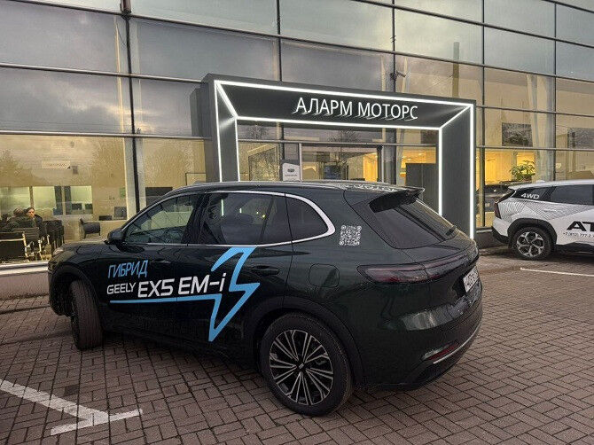 Geely EX5 EM-i: гибридный кроссовер прибыл к российским дилерам