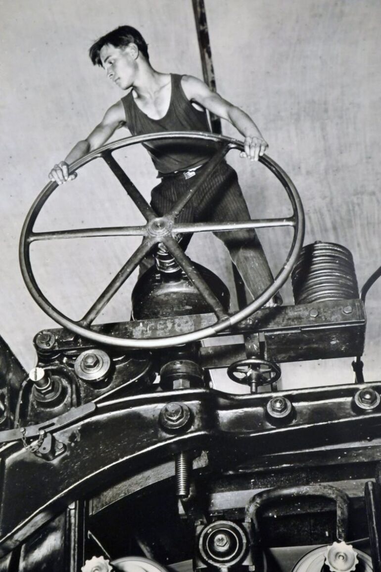 Исторические кадры. Быть не может! Мэрилин, Александр, Монро, которая, Следующая, Хелен, Никулин, февраля, Тутанхамона, гробницу, вскрывает, Картер, Говард, Археолог, Миррен, Нисон, девушка, 1941–1943, льдах, арктических