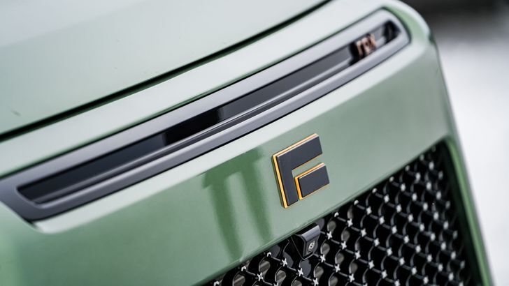 Бриллиант российской сборки: в России появился новый внедорожник от художников Ferrari и Rolls-Royce