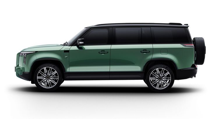 Бриллиант российской сборки: в России появился новый внедорожник от художников Ferrari и Rolls-Royce Adamas, MotorФото, Motor, внедорожник, Family, салона, диваном, Edition, России, Business, компоновкой, доступен, модели, автомобилей, двумя, можно, версии, «капитанскими», запас, креслами