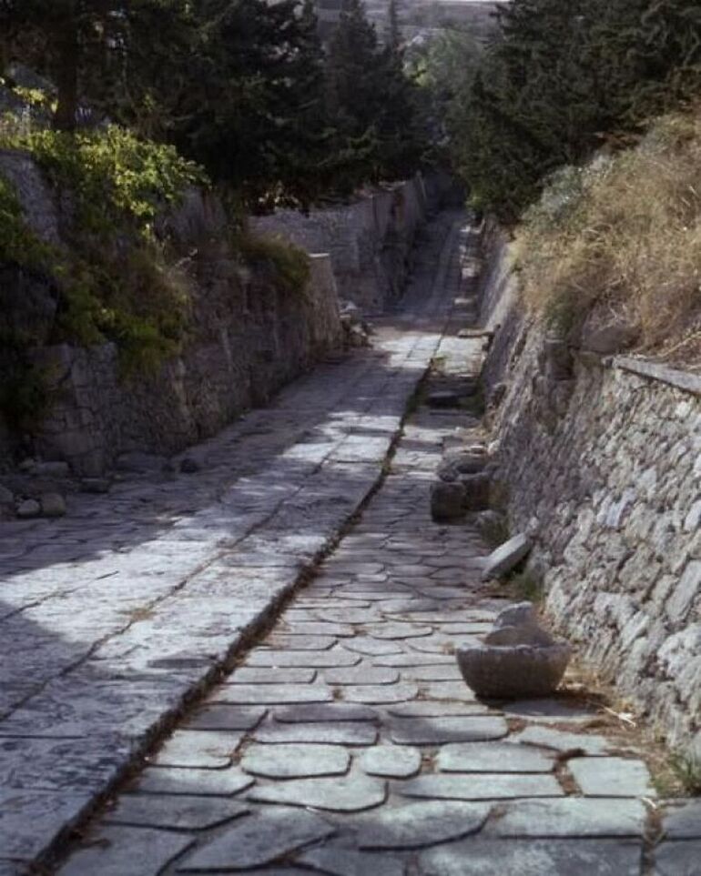 15 загадочных находок: что оставили нам предки тысячи лет назад которому, созданные, дорога, Некоторые, вековПожалуй, Пиччинино, Лучио, оружейником, миланским, выкованные, доспехи, военные, красивые, самые, арнуво, рубеже, бронзы, стиле, эНожницы, империи