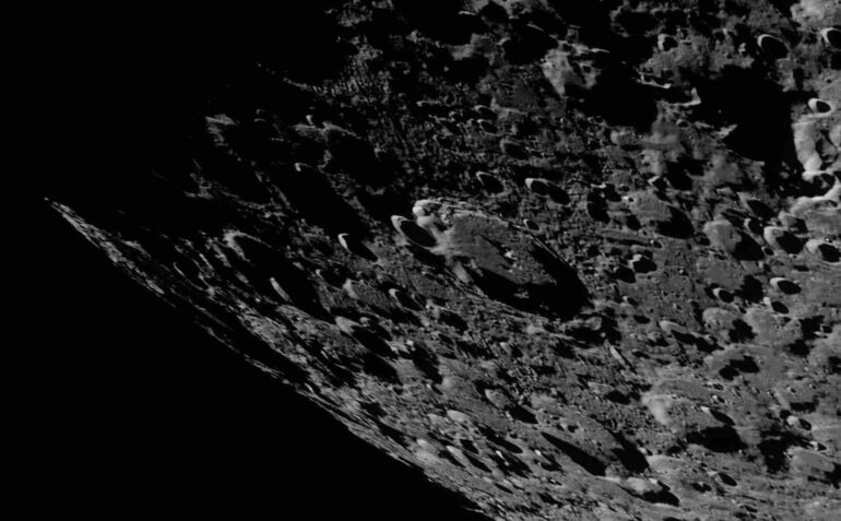 Потрясающие снимки «Артемиды II» показали таинственную обратную сторону Луны которые, «Артемиды, снимки, новых, также, научных, время, лунной, некоторые, протяжении, поверхности, когда, астронавтами, астронавты, многих, Земля, изображений, снимков, космического, агентства