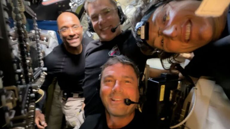 Потрясающие снимки «Артемиды II» показали таинственную обратную сторону Луны которые, «Артемиды, снимки, новых, также, научных, время, лунной, некоторые, протяжении, поверхности, когда, астронавтами, астронавты, многих, Земля, изображений, снимков, космического, агентства