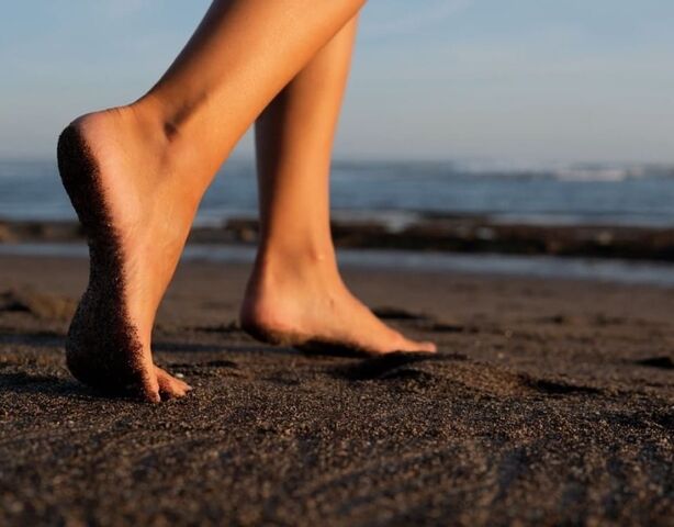 Стопы «расползутся», но «смартфонный мизинец» не передастся потомкам: как может измениться тело человека в будущем