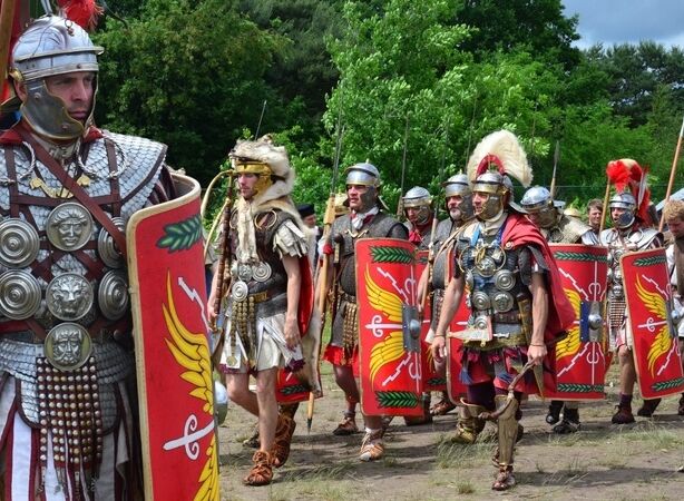 Центурионы легиона: сколько получали и какому современному званию соответствовали