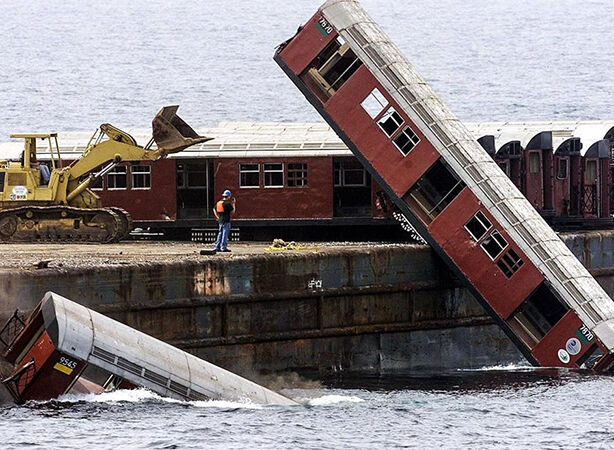 Зачем в море топили вагоны, и что из этого вышло