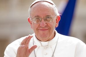 Священники обвинили папу Франциска в ереси.