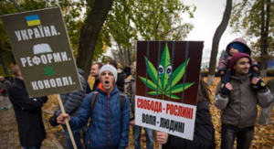 Украина: В Киеве требуют марихуаны