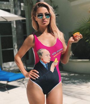 Виктория Боня взорвала Сеть купальником с изображением Владимира Путина
