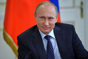 Путин повысил зарплаты чиновников, дипломатов и работников юстиции на 4% в 2018 году 
