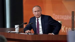 Bloomberg: Путин общается с Западом, как тот - с поздним СССР..