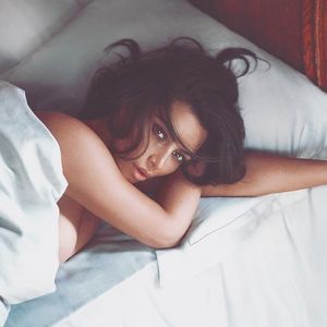 Ким Кардашьян выложила откровенное фото топлес с пожеланием спокойной ночи