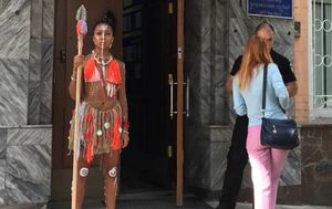 Активистка Femen пришла на допрос с копьем