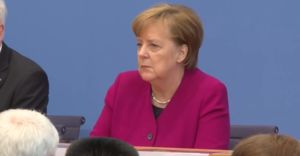 Меркель заявила, что однажды получила в подарок из Москвы копченую рыбу